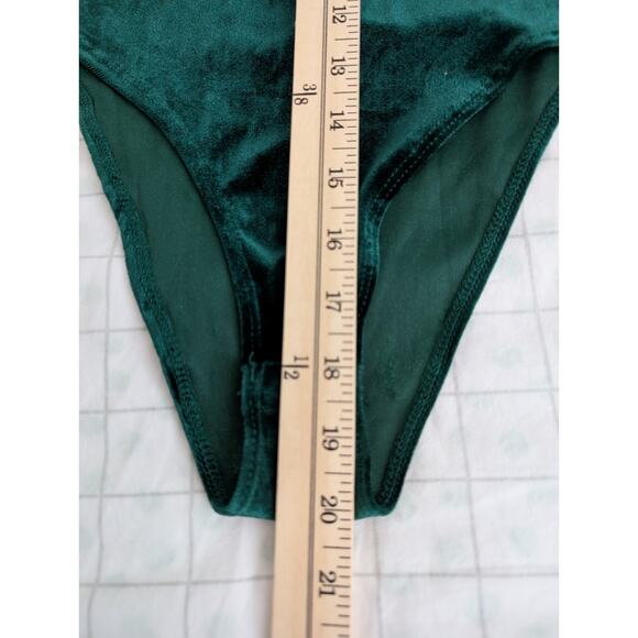 NWT Haute Monde green stretch velvet bodysuit with padded cups size small - Picture 16 of 16